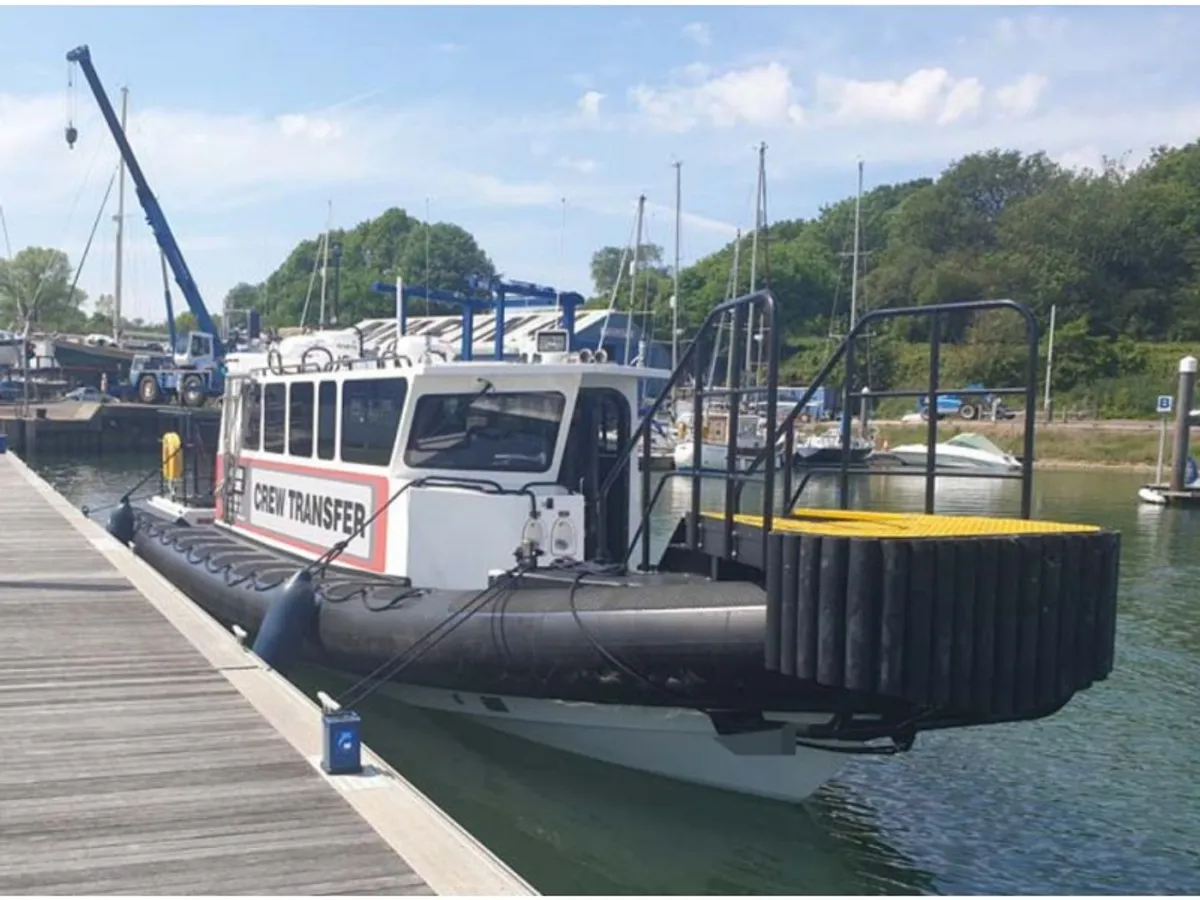 Bateau pneumatique semi-rigide à vendre