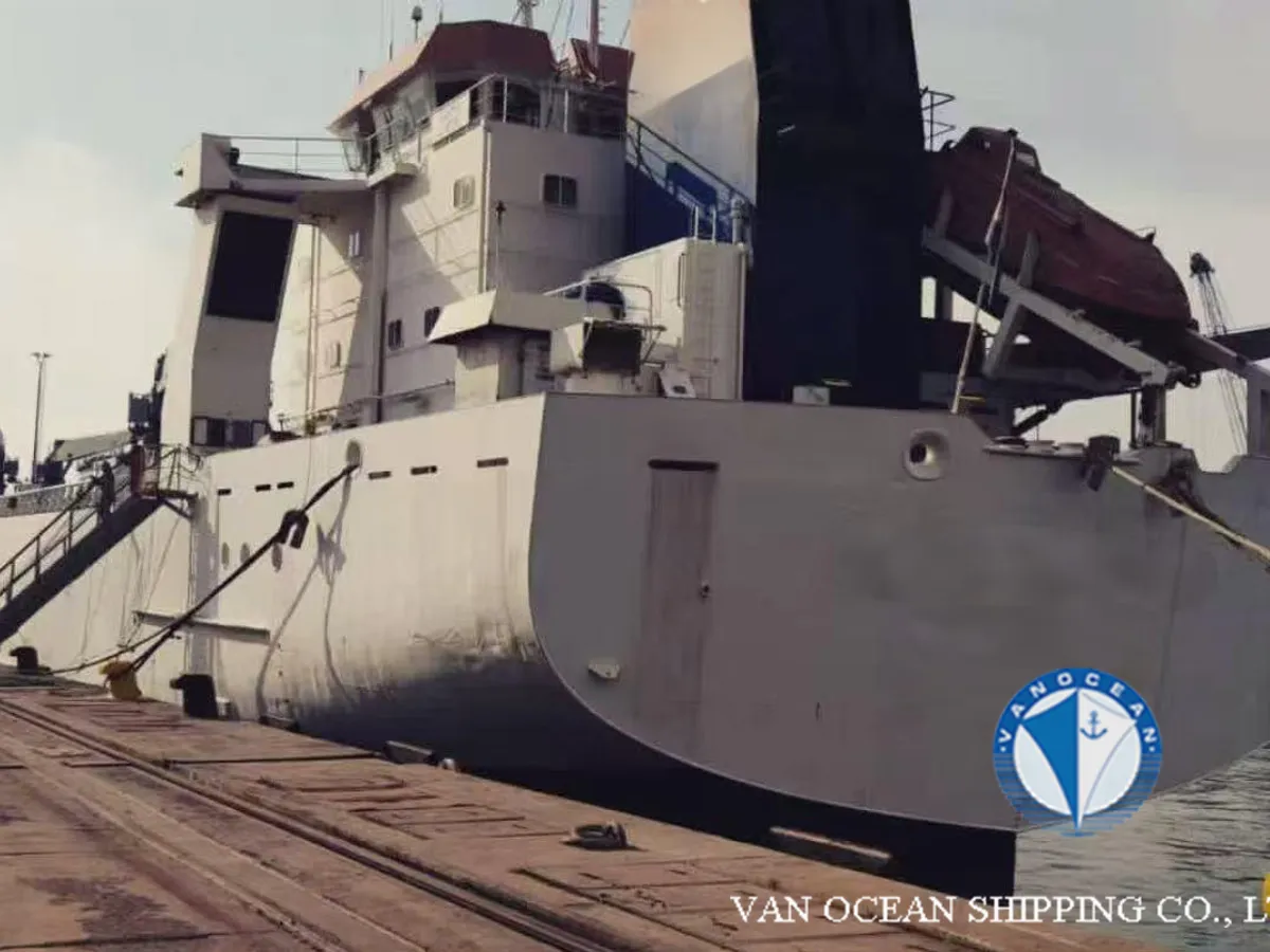 Navire frigorifique à vendre