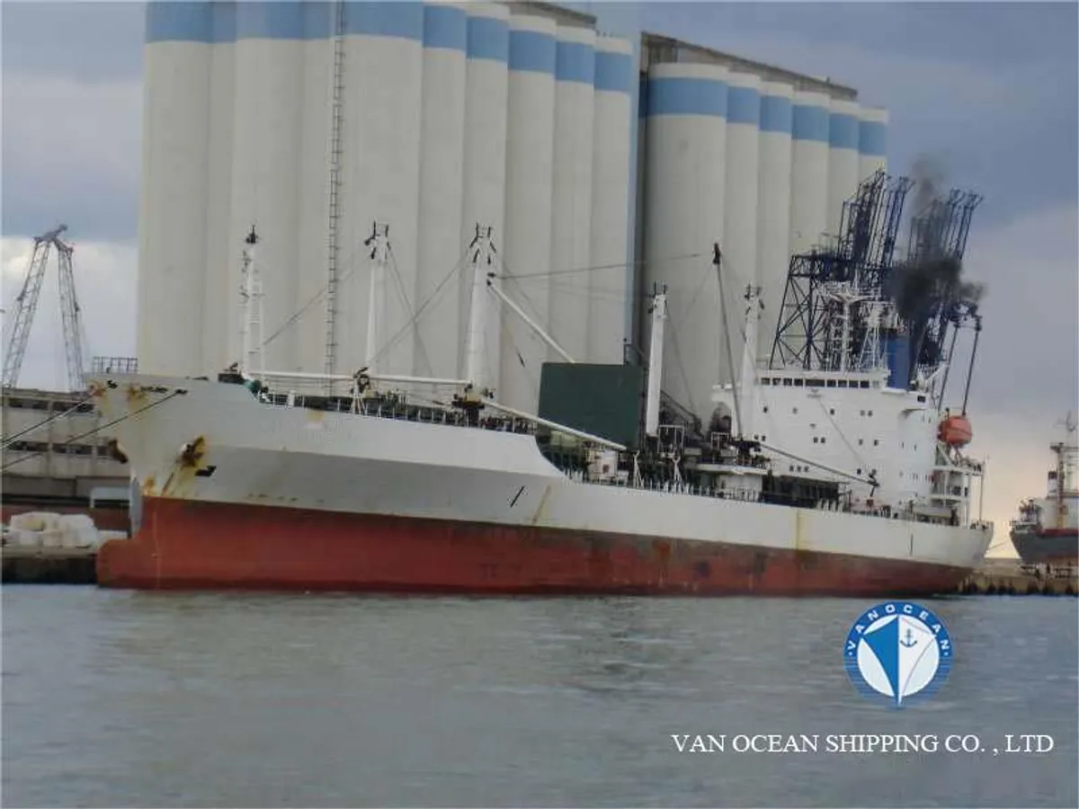 Navire frigorifique à vendre