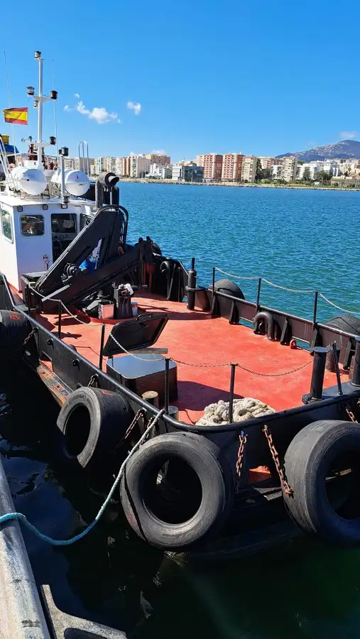 Bateaux de travail à vendre