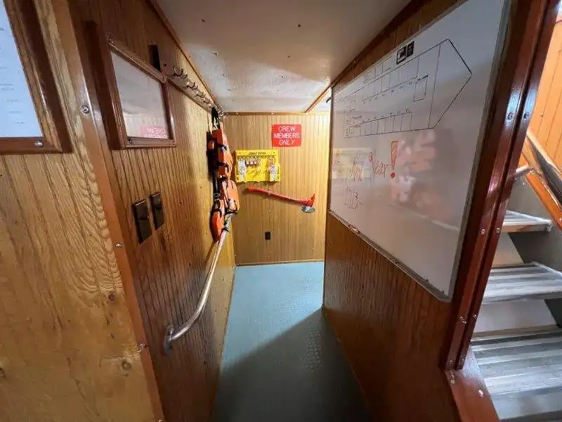 Bateau de transport d'équipage à vendre