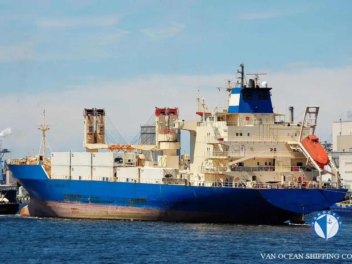 Navire frigorifique à vendre