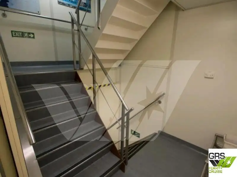 Navire d'arpentage à vendre