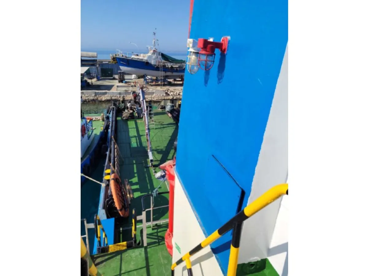 Navire d'approvisionnement à vendre