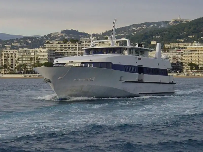 Navire-ferry à vendre
