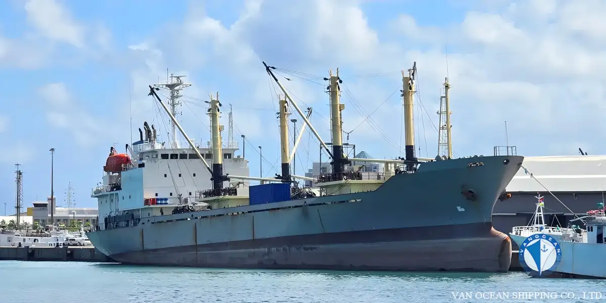 Navire frigorifique à vendre