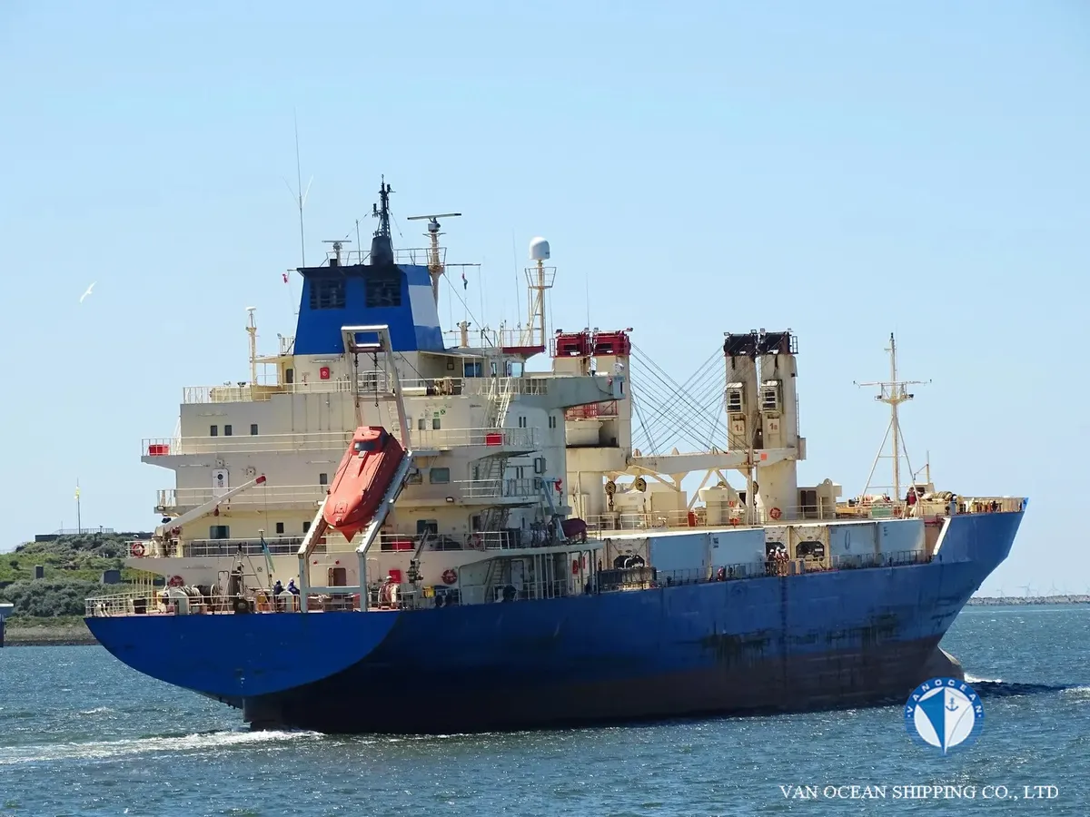 Navire frigorifique à vendre