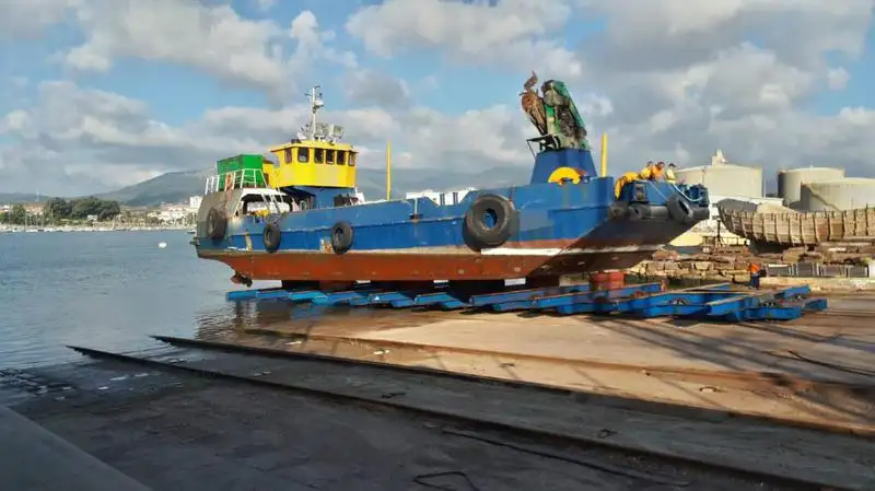 Bateaux de travail à vendre