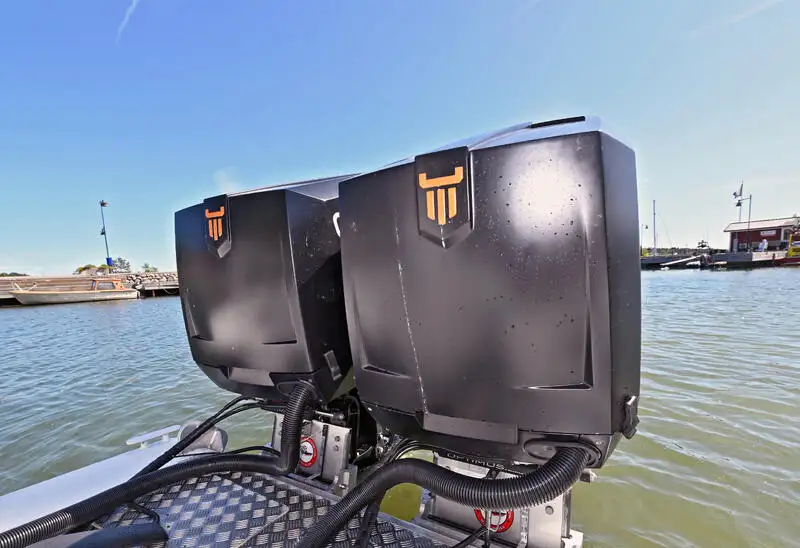 Bateau pneumatique semi-rigide à vendre