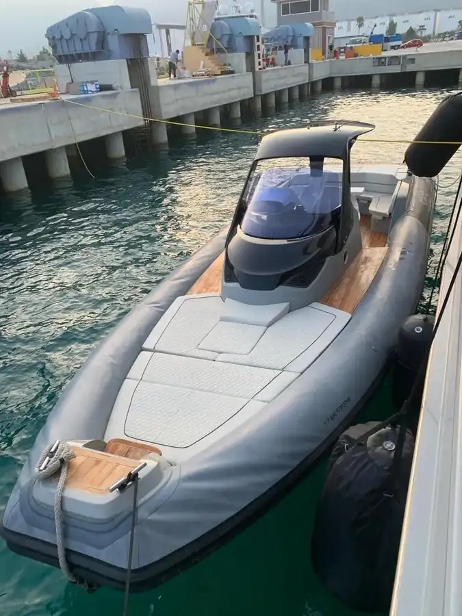 Bateau pneumatique semi-rigide à vendre