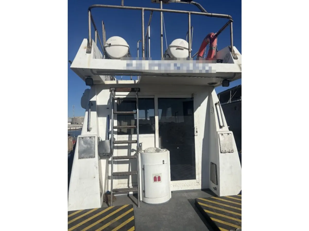 Bateaux de travail à vendre