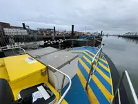 Bateau de transport d'équipage à vendre