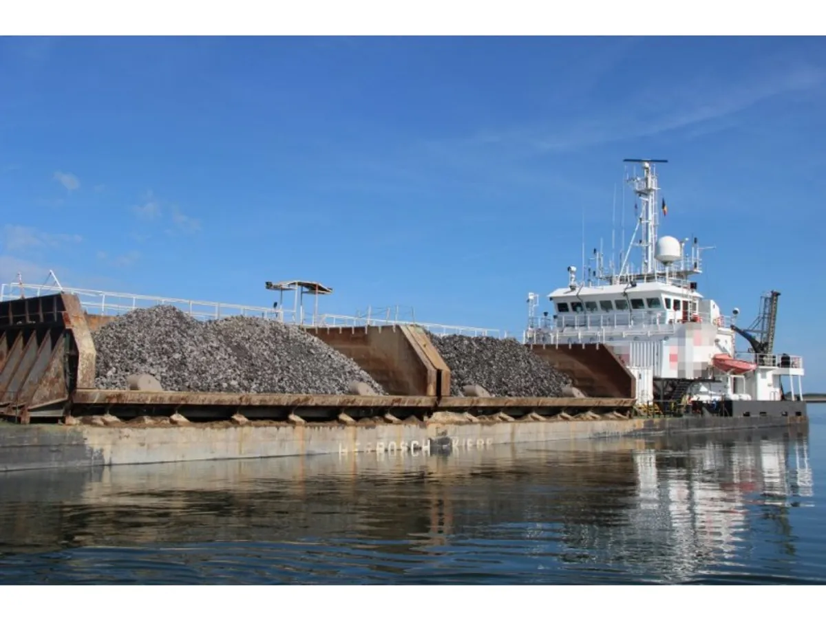 Navire d'approvisionnement à vendre