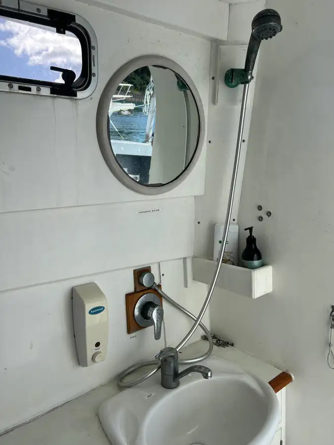 Navire de recherche à vendre