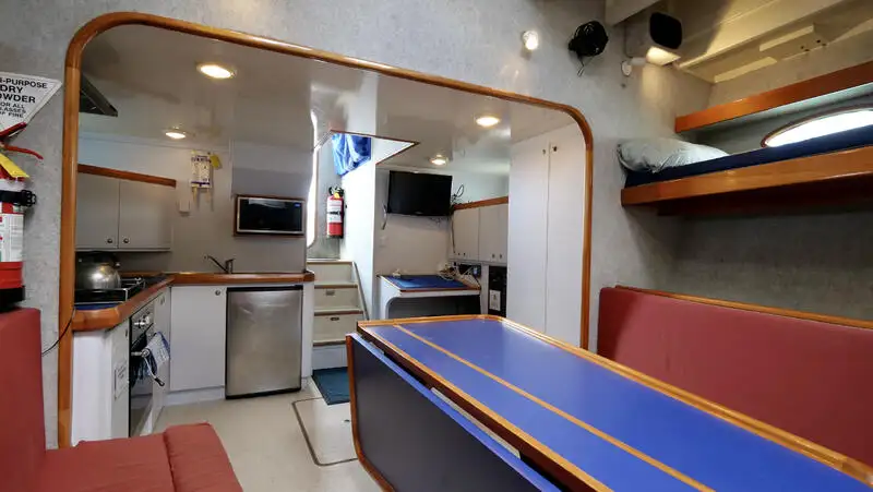 Navire de recherche à vendre