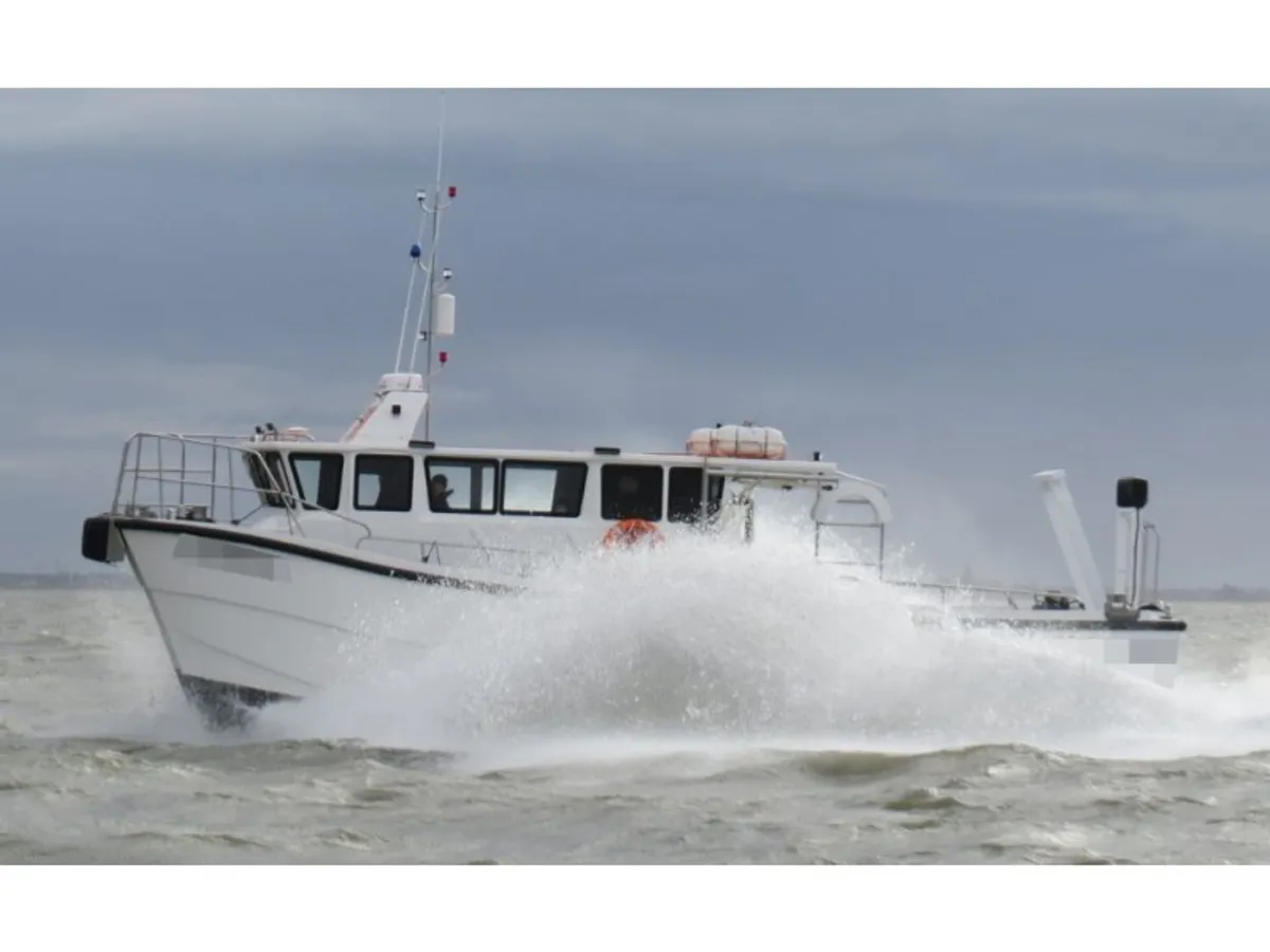 Navire d'arpentage à vendre
