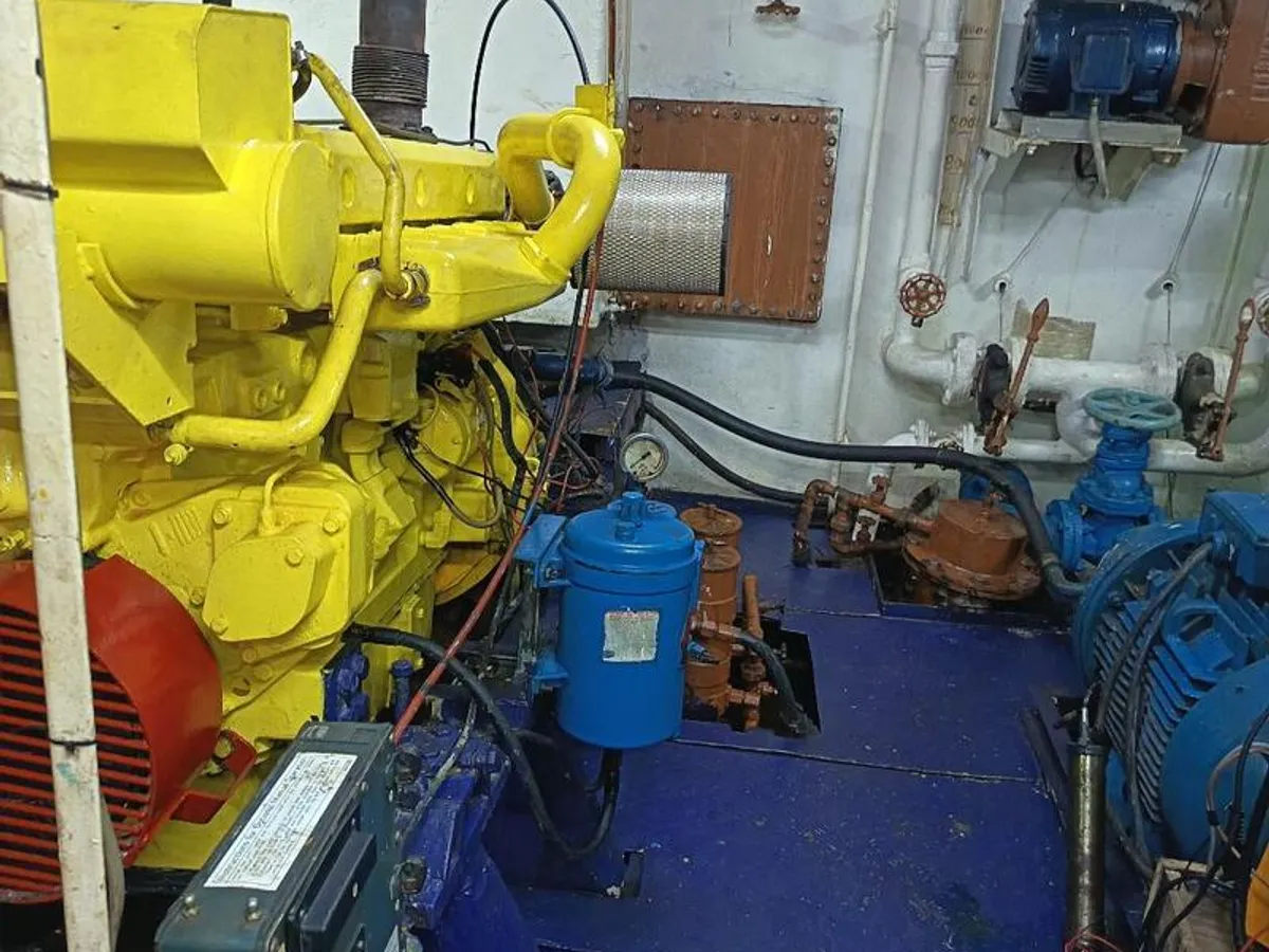 Navire d'approvisionnement à vendre