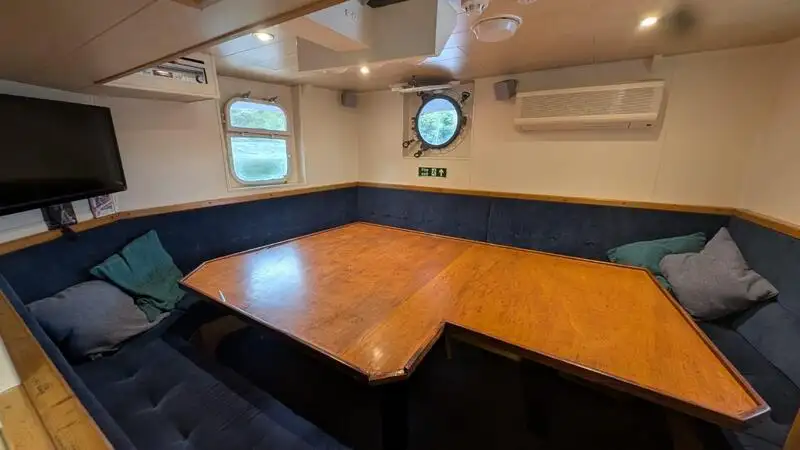 Navire d'arpentage à vendre