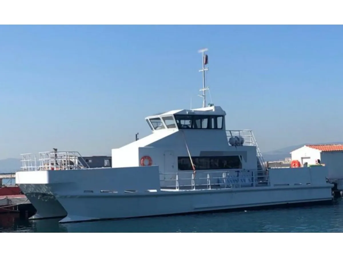 Bateau de transport d'équipage à vendre