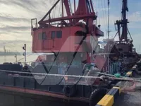 Navire grue à vendre
