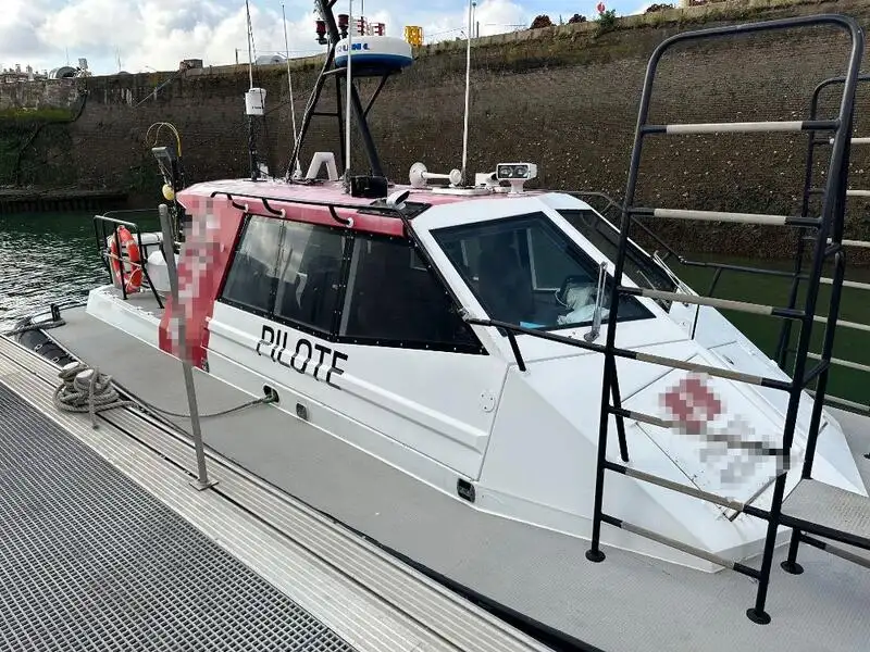 Bateau pilote à vendre