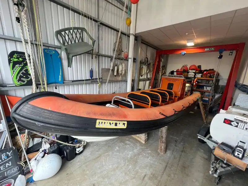 Bateaux de travail à vendre