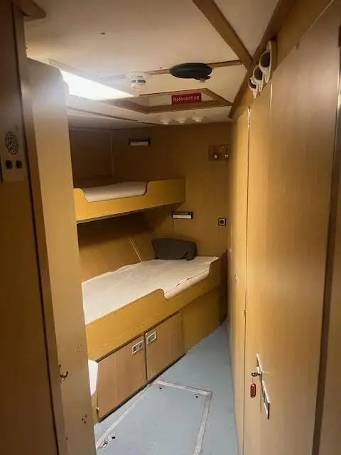 Navire d'arpentage à vendre