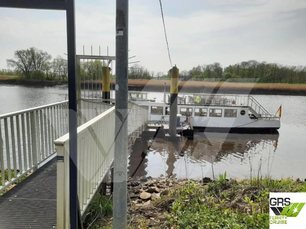 Bateau de tourisme à vendre