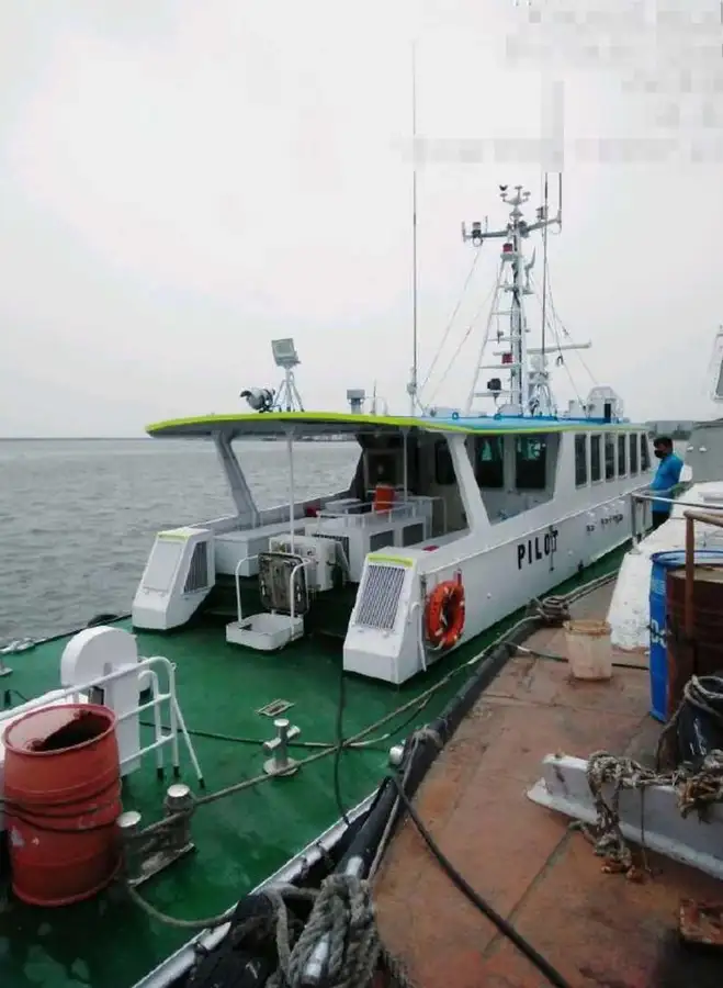 Bateau pilote à vendre