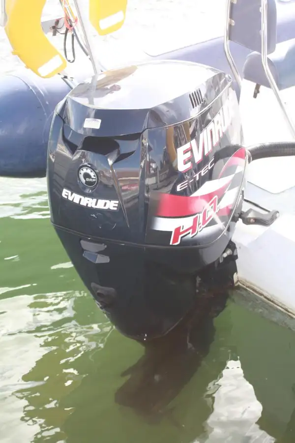Bateau pneumatique semi-rigide à vendre