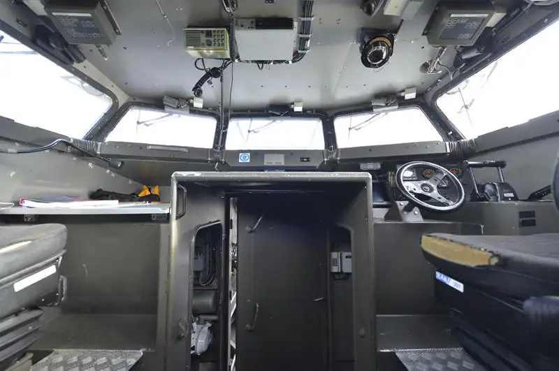 Navires militaires / de guerre à vendre