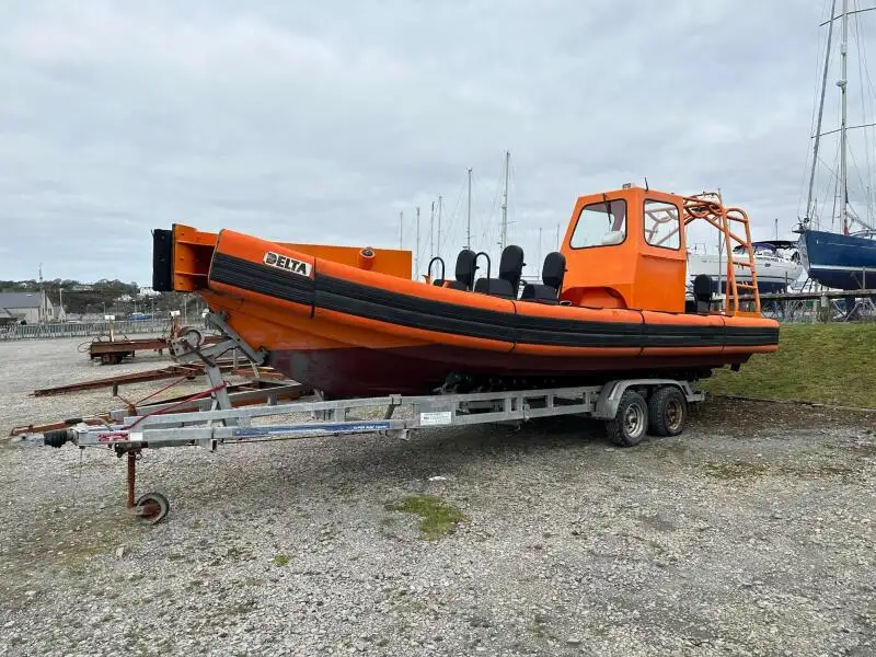 Bateau pneumatique semi-rigide à vendre