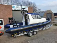 Bateau pneumatique semi-rigide à vendre