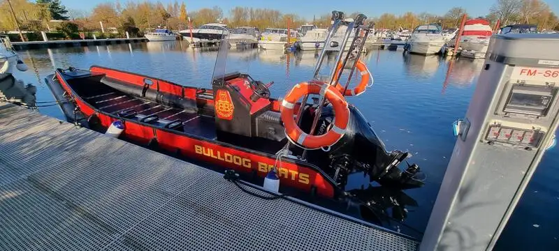 Bateau pneumatique semi-rigide à vendre