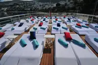 Navire mixte (croisière et transport de marchandises) à vendre