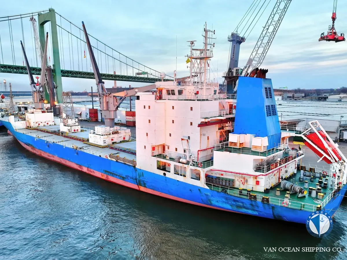 Navire frigorifique à vendre