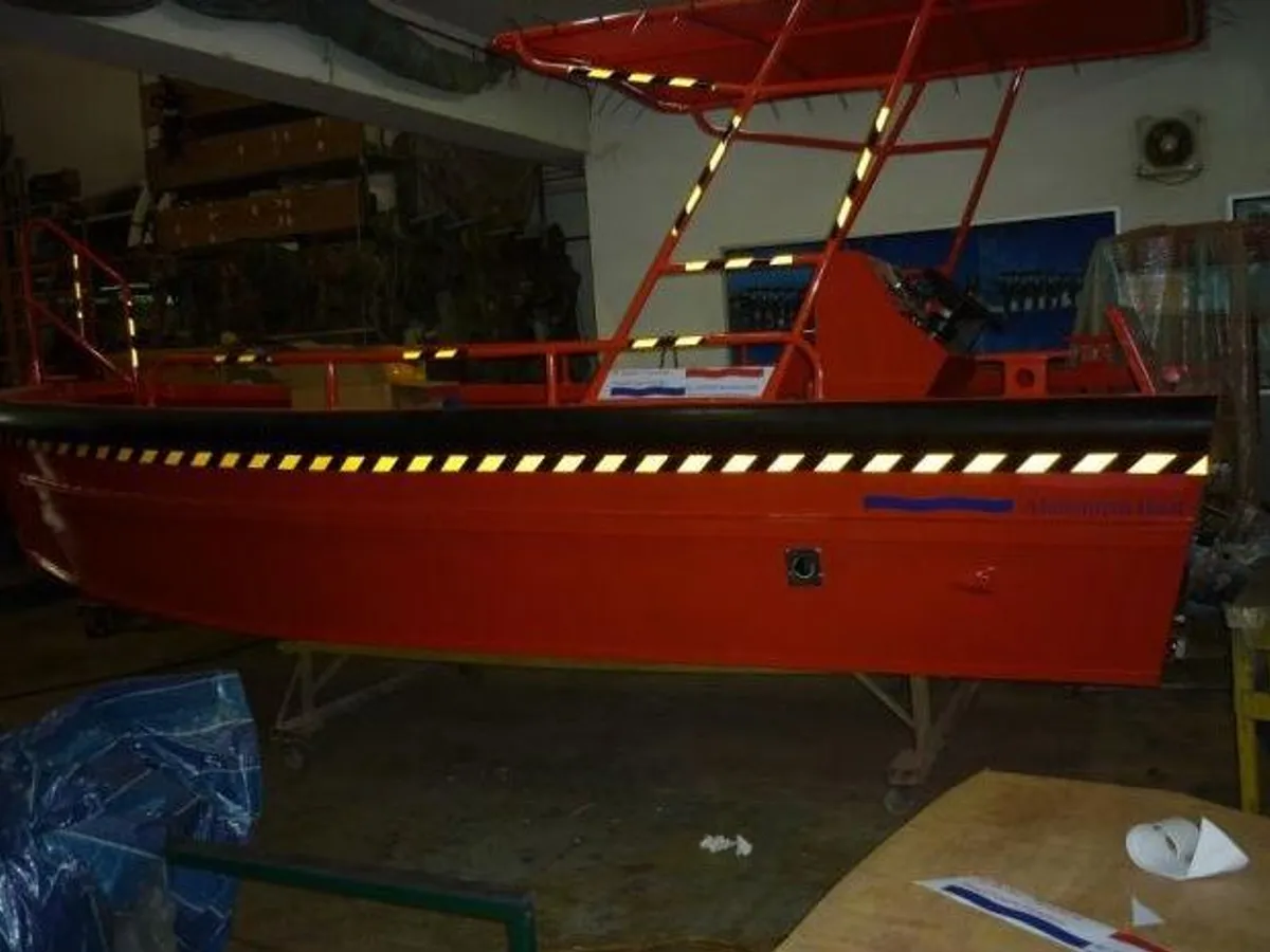Bateaux de travail à vendre