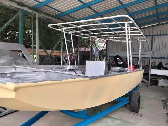 Bateaux de travail à vendre