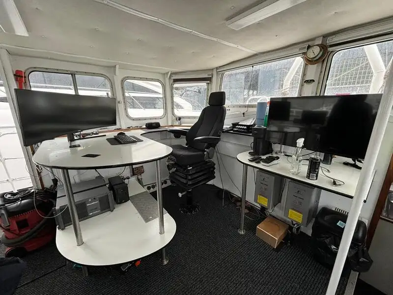 Navire d'arpentage à vendre
