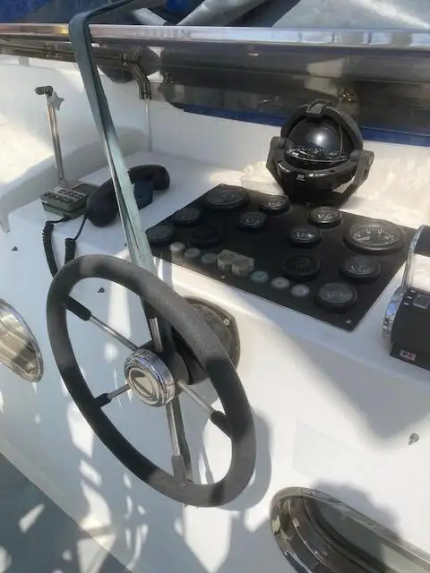 Bateau patrouilleur à vendre