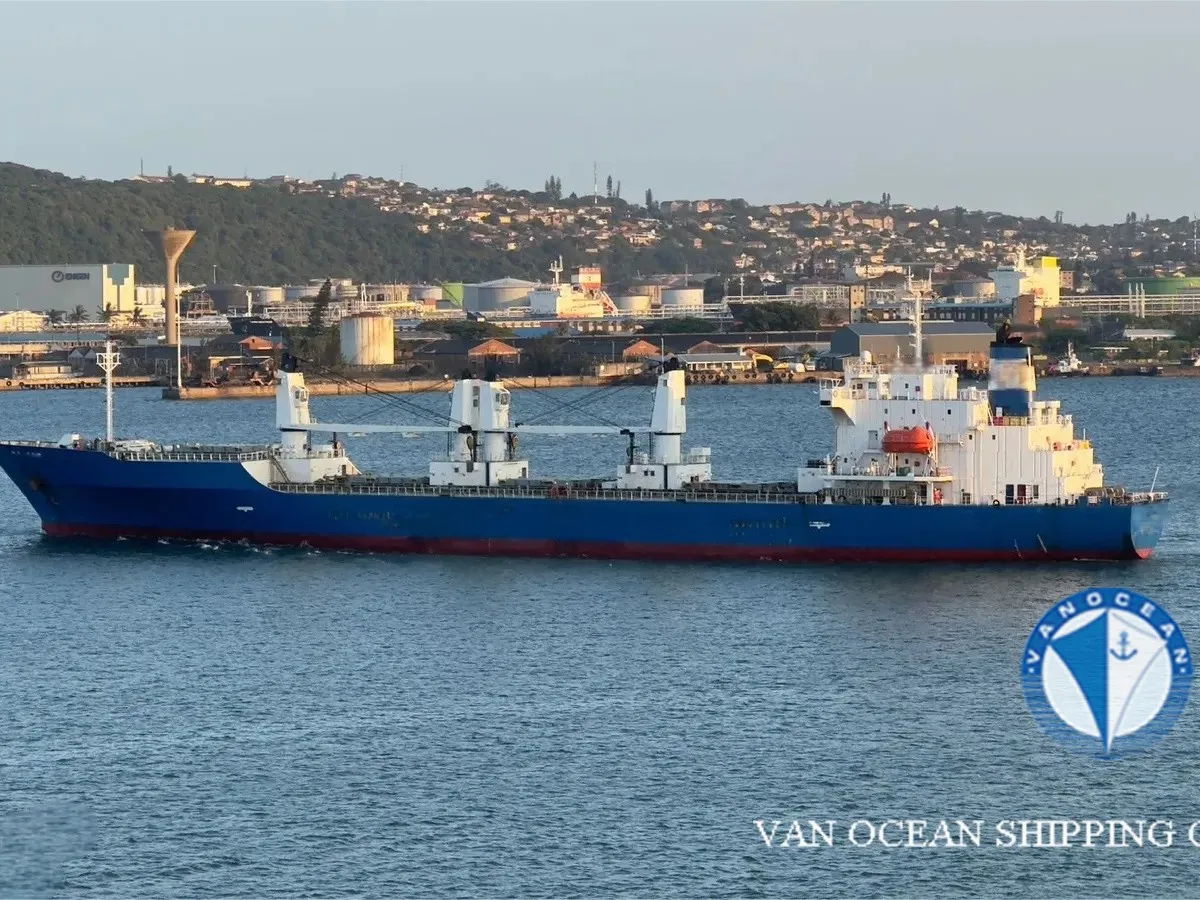 Navire frigorifique à vendre