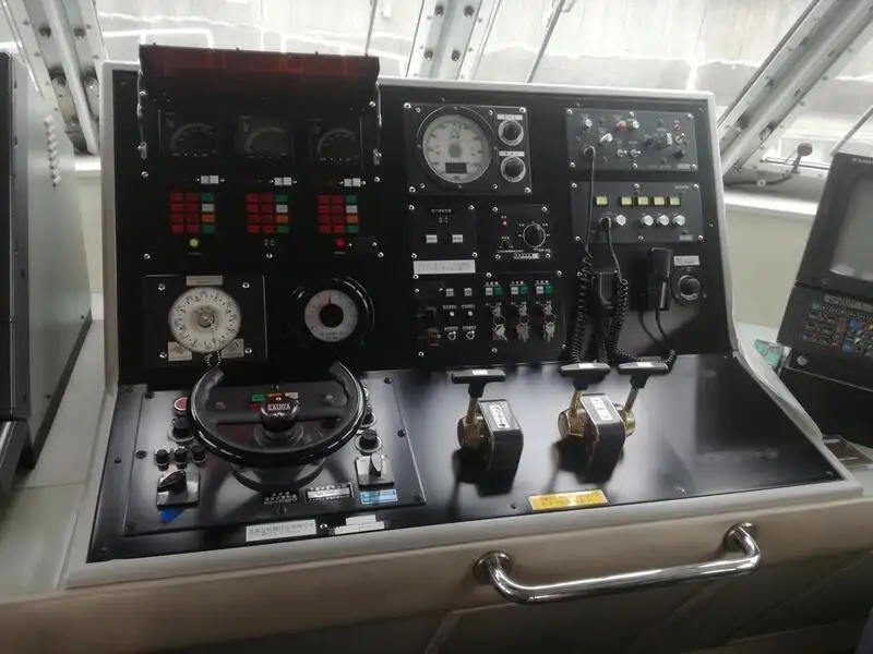 Bateau patrouilleur à vendre