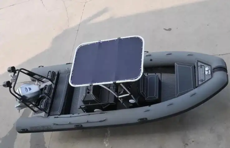 Bateau pneumatique semi-rigide à vendre
