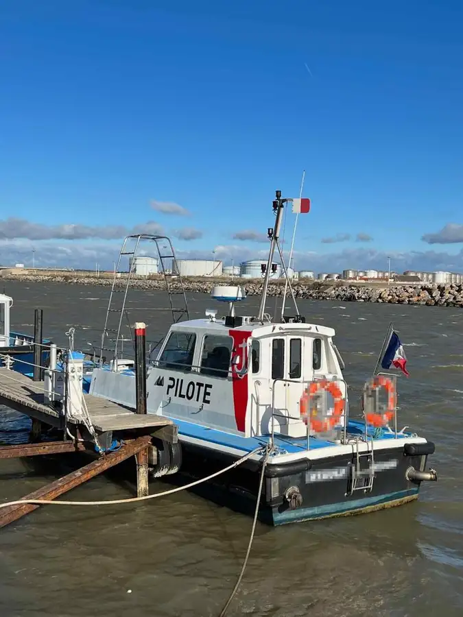 Bateau pilote à vendre