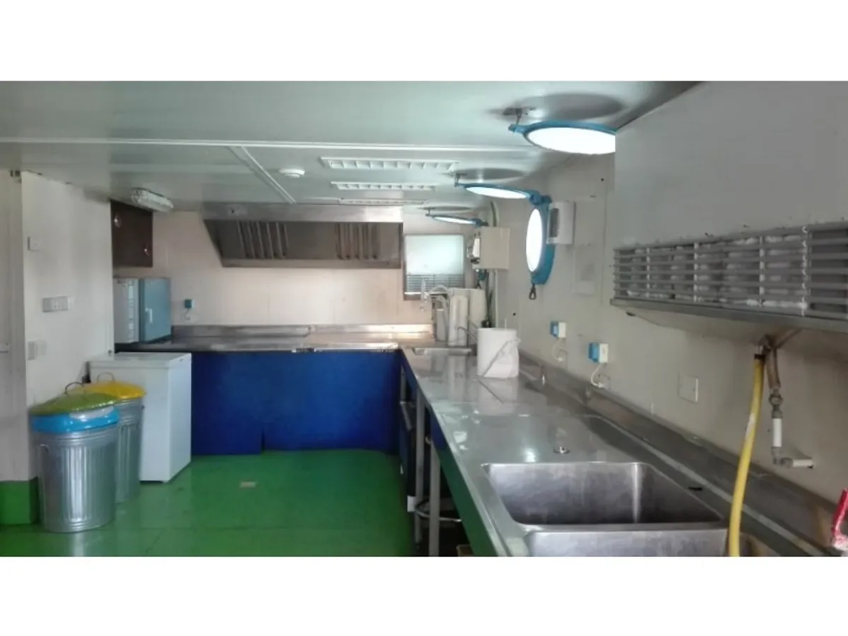 Navire de recherche à vendre