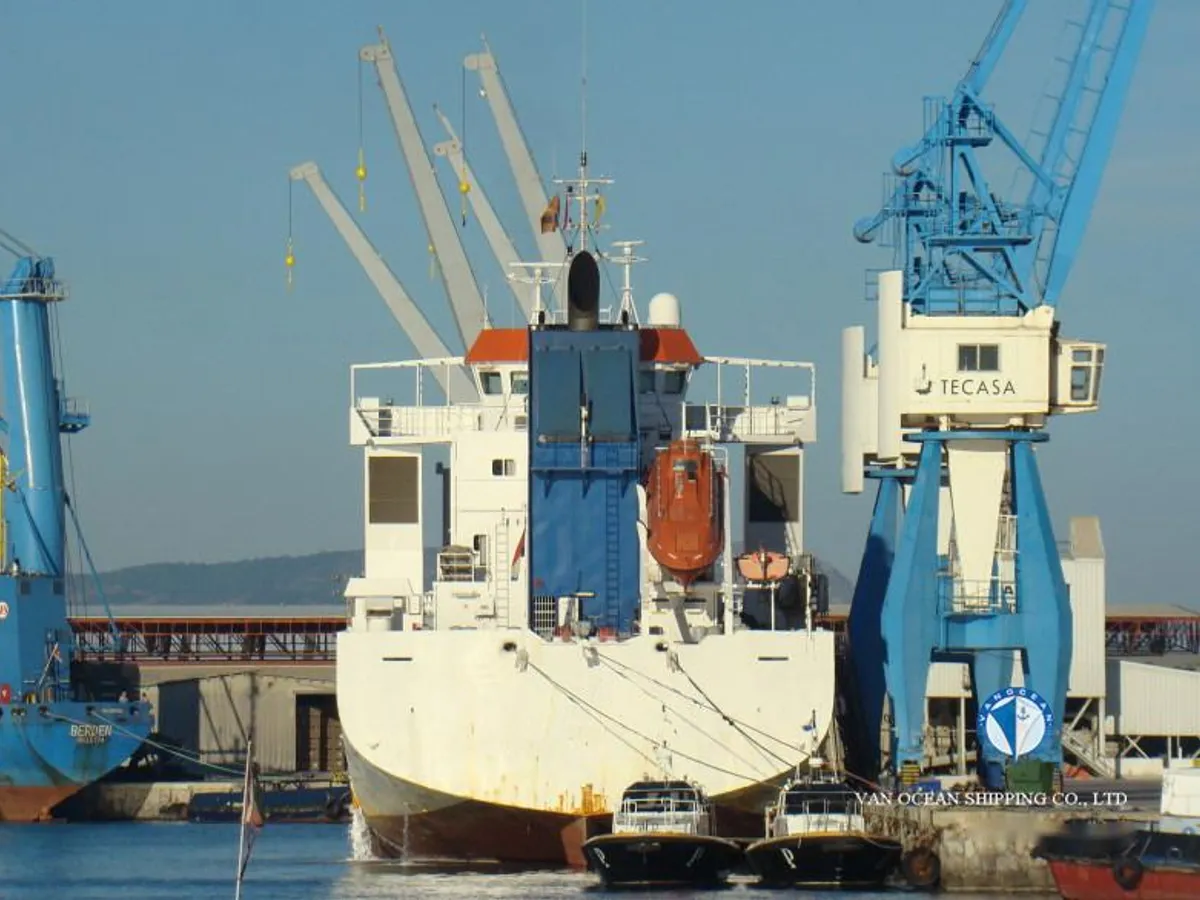 Navire frigorifique à vendre