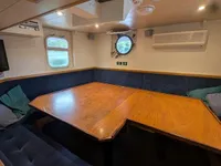Navire d'arpentage à vendre