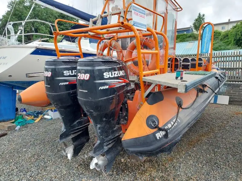 Bateau pneumatique semi-rigide à vendre