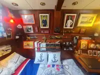 Bateau-pompier à vendre