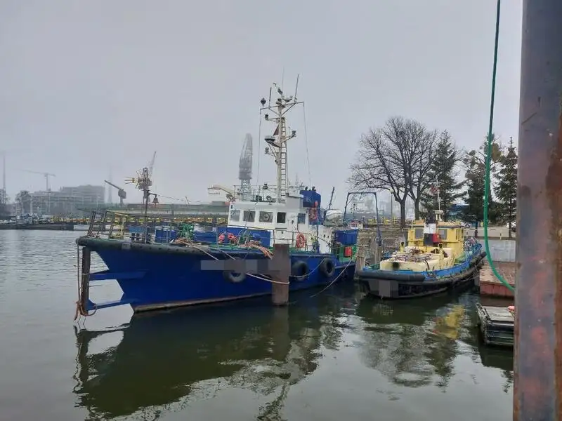 Navire d'arpentage à vendre